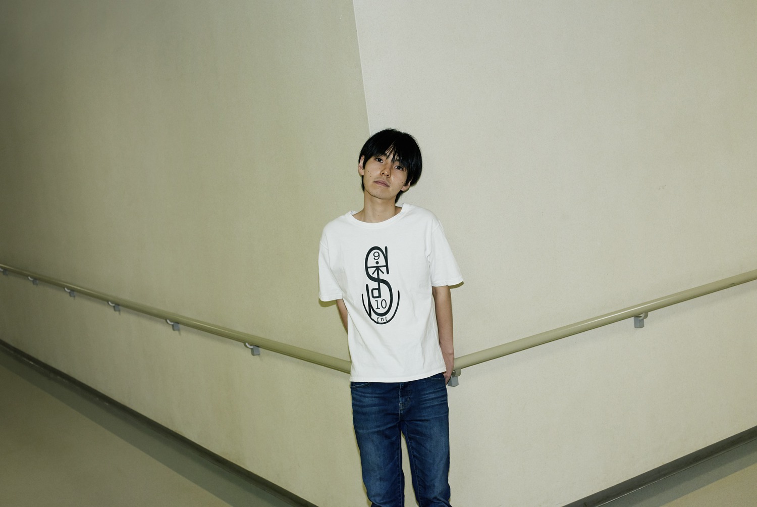 自分の音楽をレペゼンするように<br>ユニフォームとして着続ける<br>– dodo –
